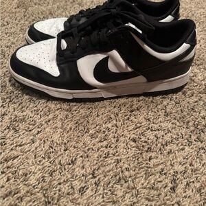 Nike Men's Classic Black and White Sneakers
